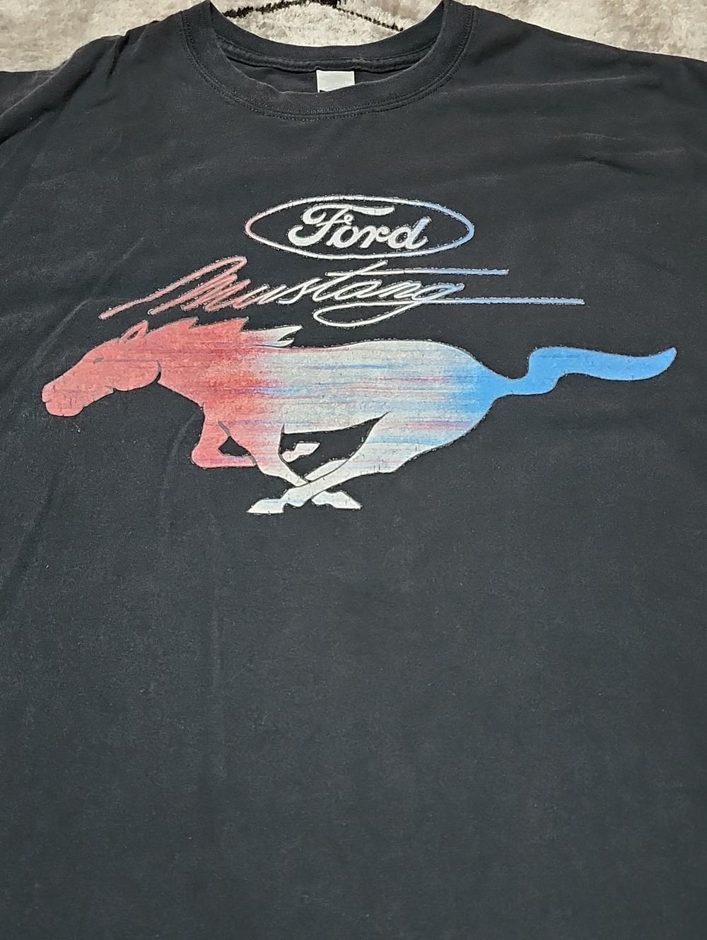 GIDAN BLACK FORD MUSTANG GRADIENT GRAPHIC CREWNECK TEESHIRT